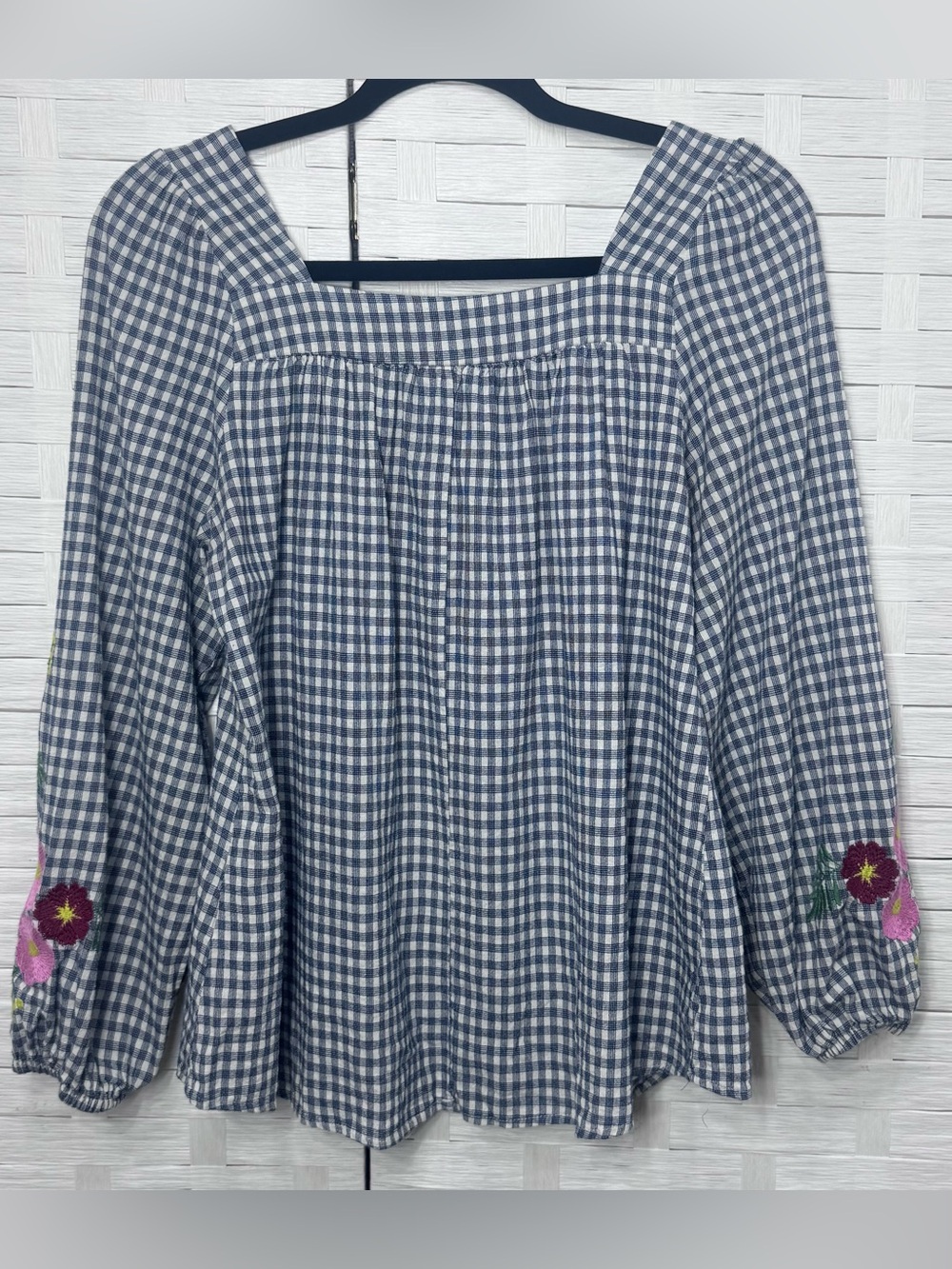 Davi & Dani Blue & White Gingham with Embroidered Floral Sleeves Size Small - Picture 5 of 10